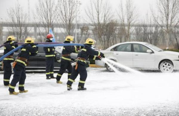 郑州大暴雪来袭，一场突如其来的冬日考验