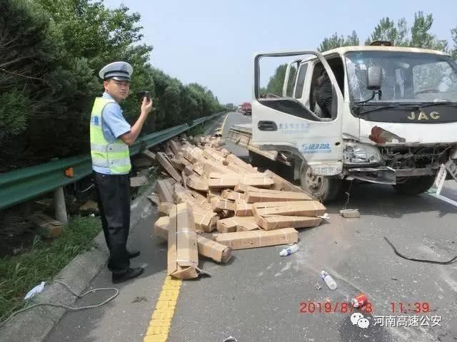 惊魂瞬间！大车轮胎爆炸，男子如炮弹般弹飞，现场画面令人窒息！